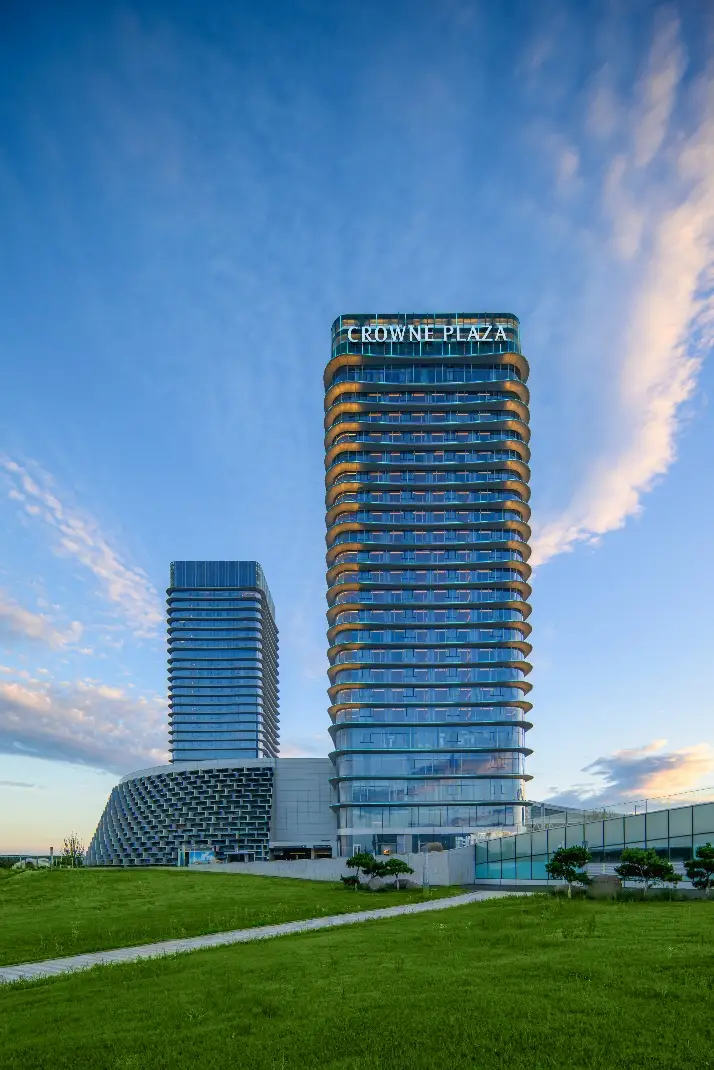 祝贺！我司成功中标山东威海皇冠假日酒店活动隔断分包工程